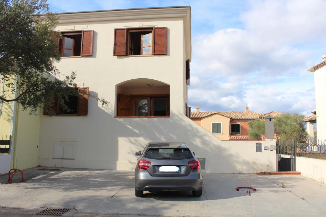 Apartamento Casa A Due Passi Dal Mare Àrbatax Exterior foto