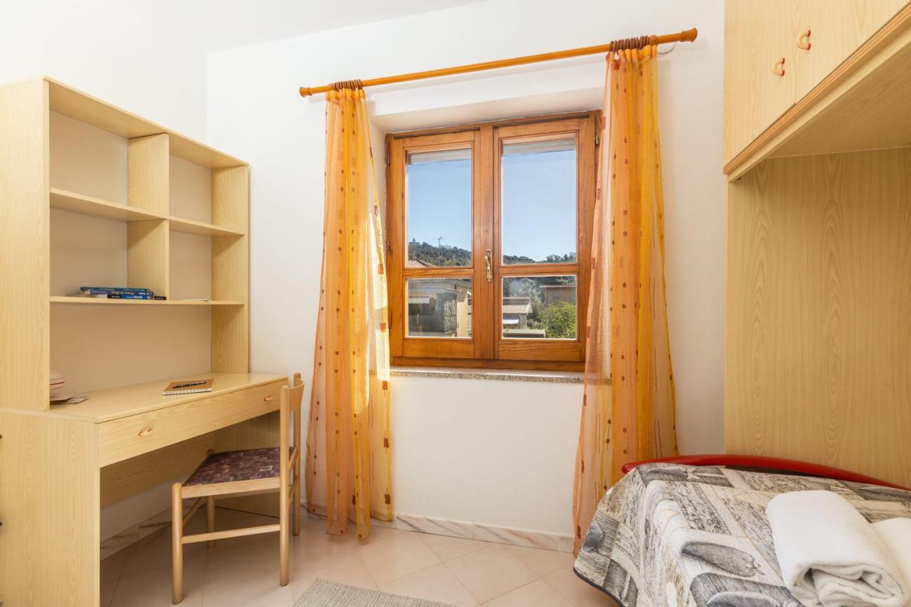 Apartamento Casa A Due Passi Dal Mare Àrbatax Exterior foto